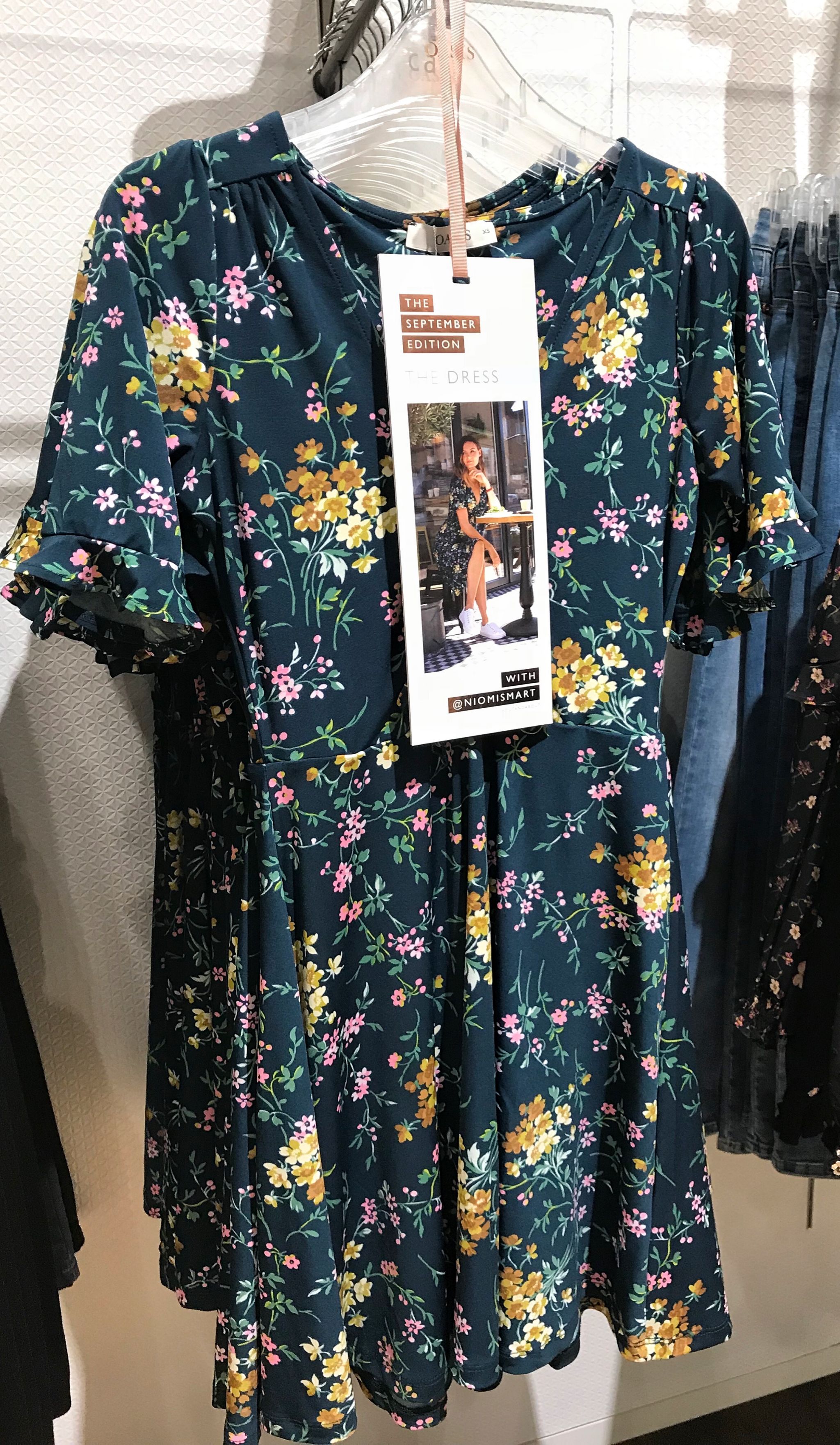 Oasis Floral AW18 Campaign Niomi Smart