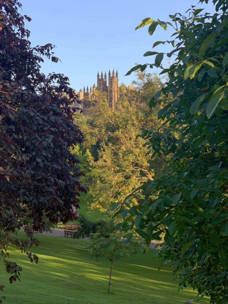 Princes-Street-Gardens-view-of-Edinburgh-Castle-Viewpoint
