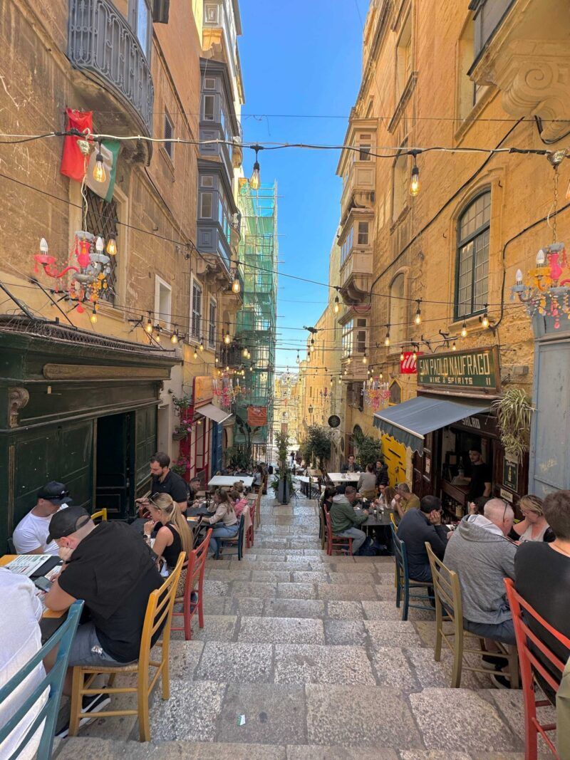 Sao-Paulo-Naufrago-St-Lucia-Street-Valletta-street-view