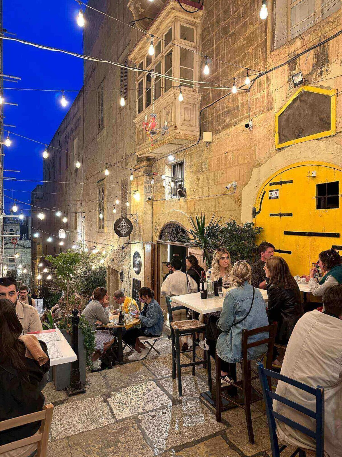 Dinner-Sao-Paulo-Naufrago-pizzeria-Valletta-one-day-itinerary