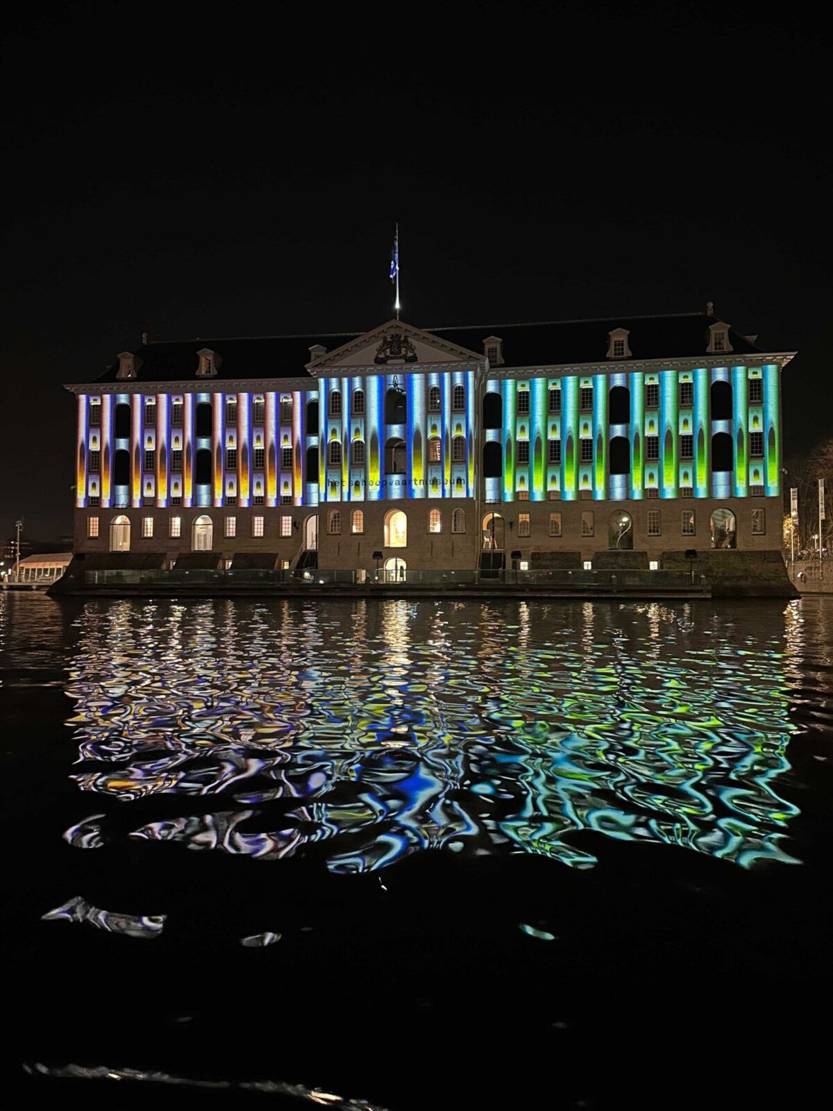 Waves-Light-Artwork-Florian-Michael-Quistrebert-Amsterdam-Light-Festival