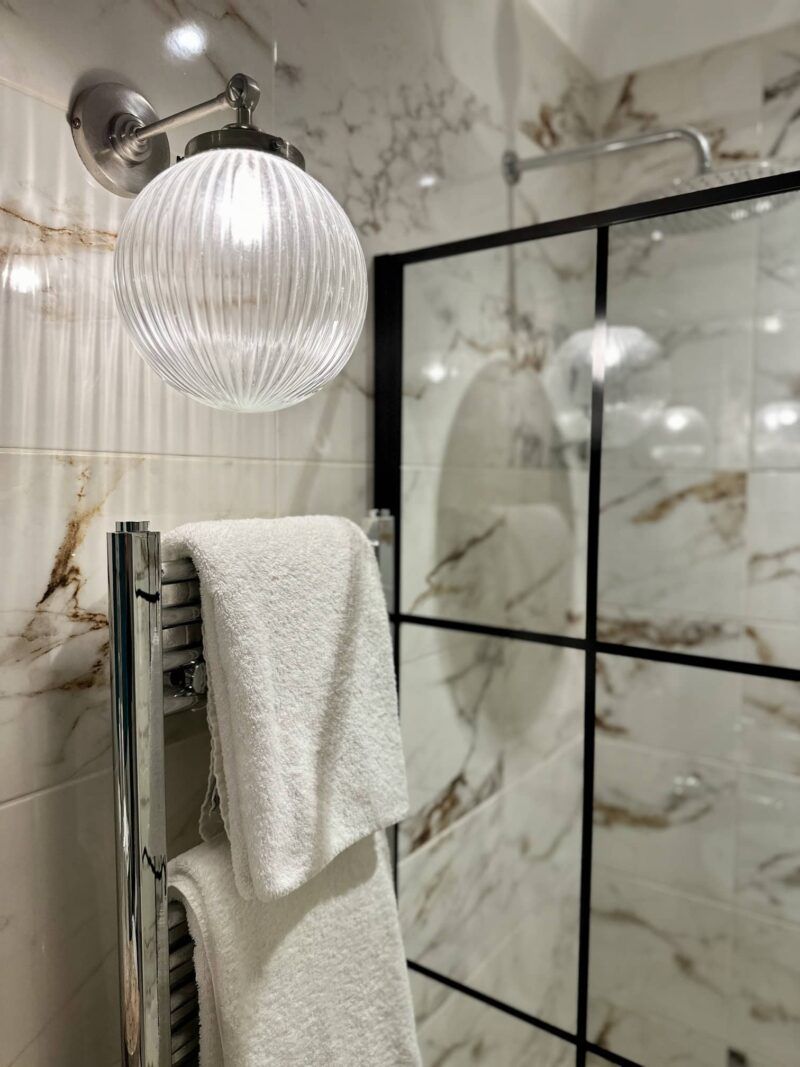 Beautiful bathroom suite Headland Hotel